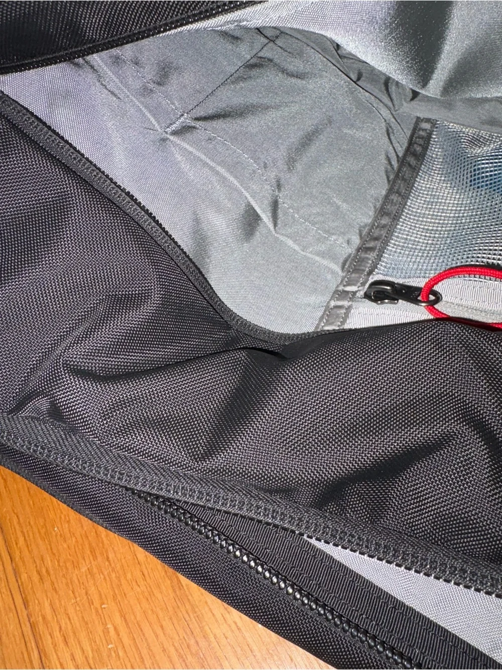 Evergoods CPL24 with glow in the dark zipper pull